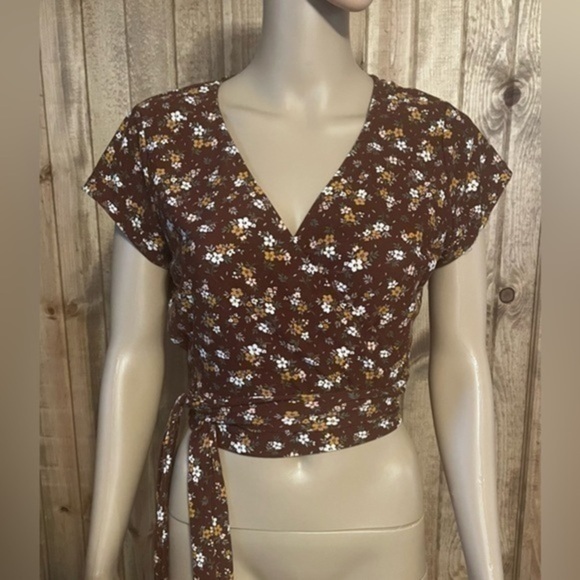 No comment crop top with a side tie Sz large - Picture 1 of 3